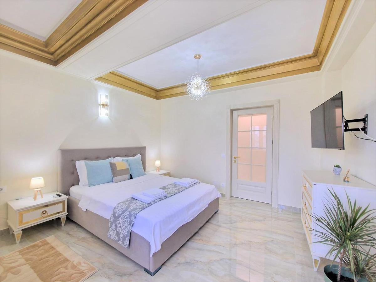 Laroka House Luxury Apartment City Center Universitate Bukarest Kültér fotó