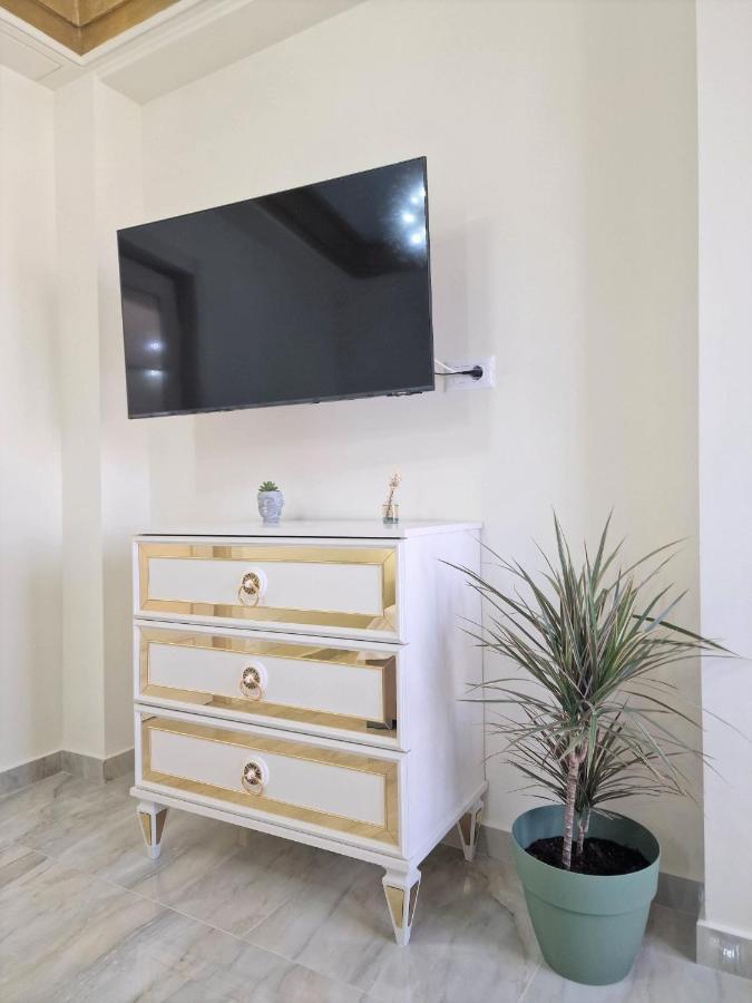 Laroka House Luxury Apartment City Center Universitate Bukarest Kültér fotó