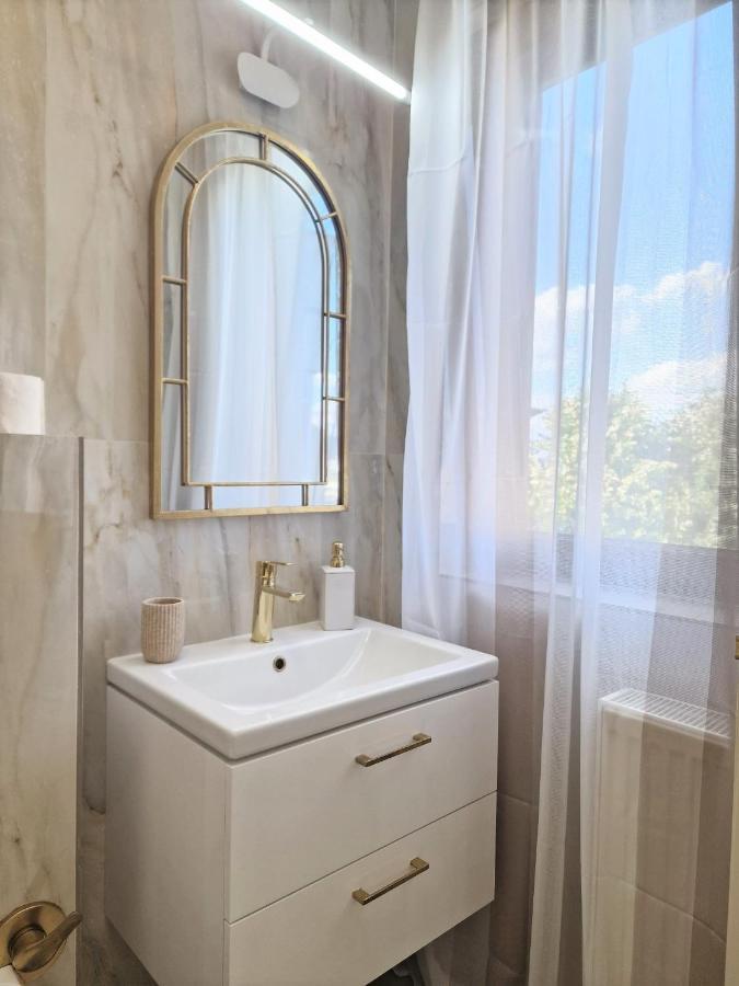 Laroka House Luxury Apartment City Center Universitate Bukarest Kültér fotó